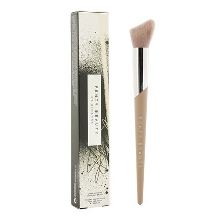 Fenty Beauty Cheek Hugging Highlight Brush 120 - Maison des fragrances