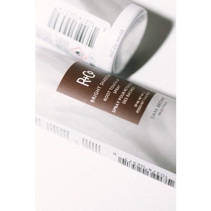 R+Co Bright Shadows Root Touch - Up Spray 1.5 oz Dark Brown - Maison des fragrances