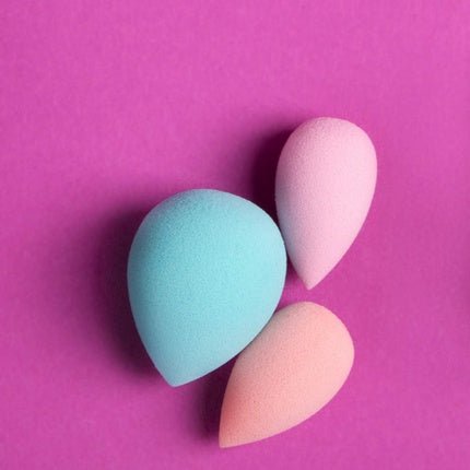 T4B ILU Raindrop Shaped Turquoise Makeup Sponge - Maison des fragrances